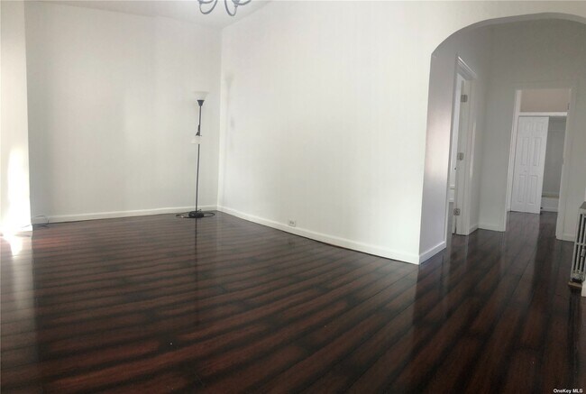 Foto del edificio - 446 Knickerbocker Ave