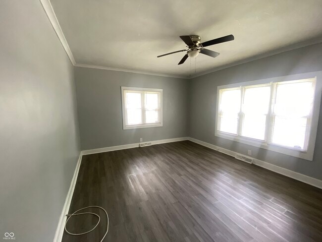 Building Photo - 402 N Bradley Ave