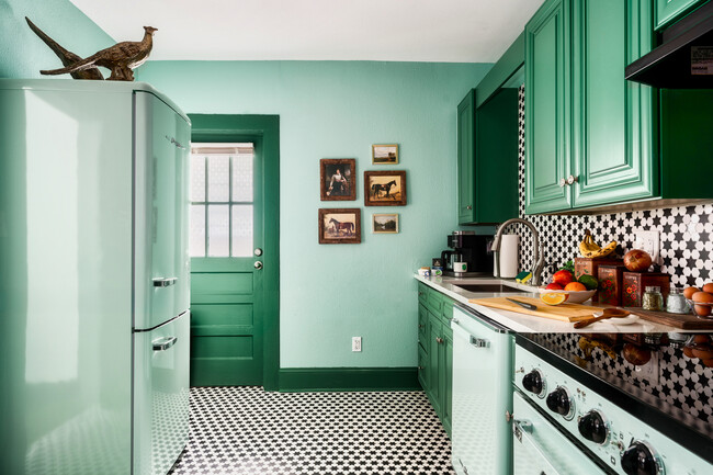 From sunrise to dinner time, this bright & modern kitchen is ready for every occasion. - 713 Grandin Rd