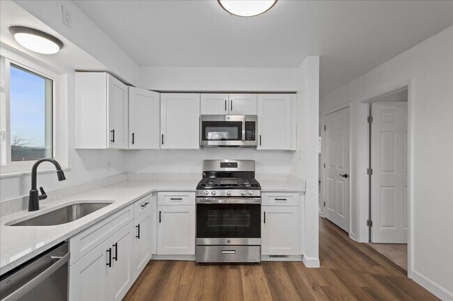 Foto del edificio - Renovated 4 Bed in Carrick