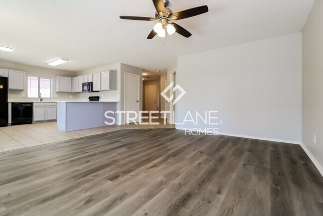 Building Photo - REDUCED!