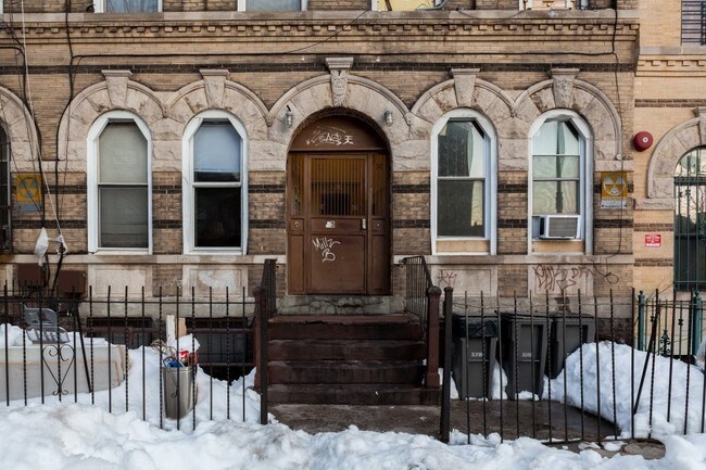 Foto del edificio - 63 Stuyvesant Ave