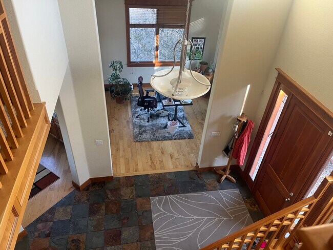 Entry Way - 1641 Redwood Ave