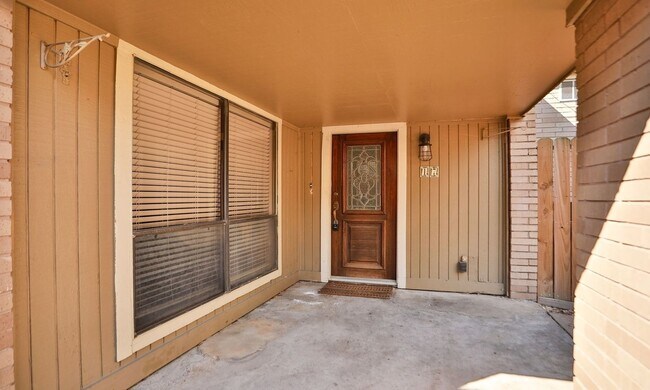 Foto del edificio - 2-bedroom, 2.5-bathroom condo is located i...
