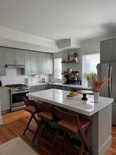 Building Photo - 32 Roseclair St