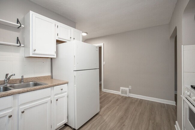 Foto del edificio - 4011 Dawnshire Ave