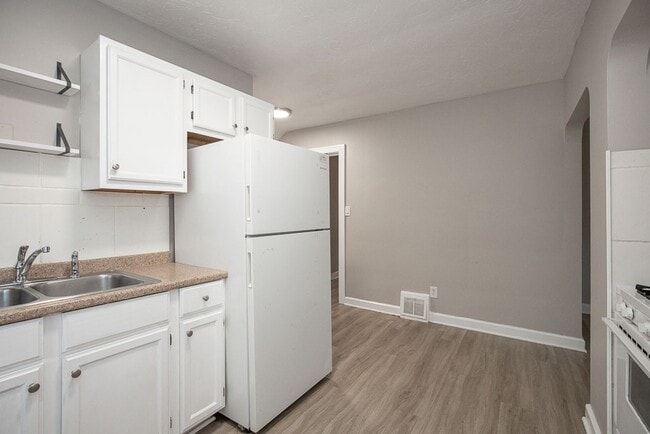 Building Photo - 4011 Dawnshire Ave