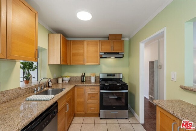 Foto del edificio - 3004 Thatcher Ave