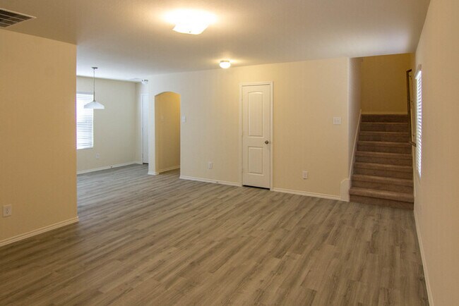 Building Photo - 18413 Hillwood Ln