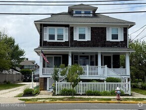Building Photo - 632 Main Ave