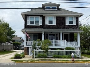 Building Photo - 632 Main Ave