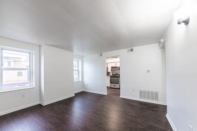 Building Photo - 601 E Warrington Ave