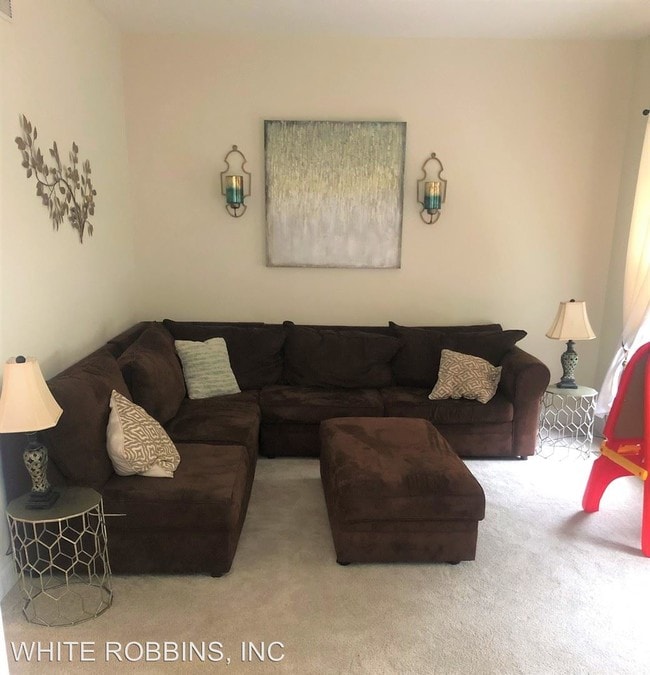 Building Photo - 4 br, 2.5 bath House - 323 Matthew Flocco