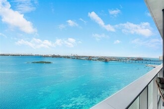 Building Photo - 700 NE 24th St