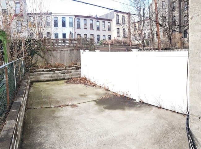 Building Photo - 506 11th St