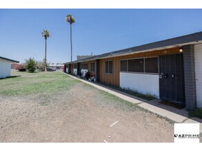 Building Photo - 2123 W Devonshire Ave