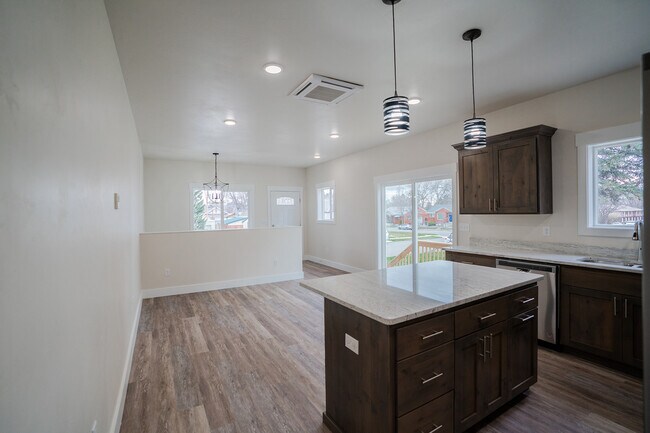 Building Photo - 544 K St