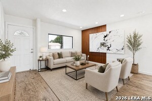 Building Photo - 504 Willow Dr