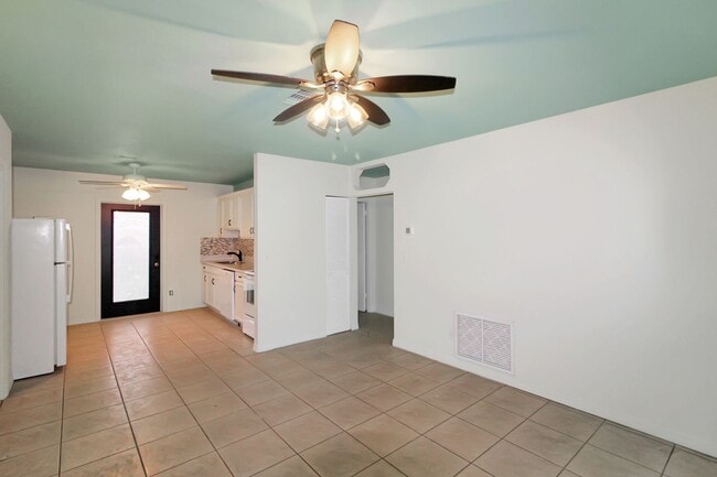 Building Photo - South Venice Annual Home for Rent