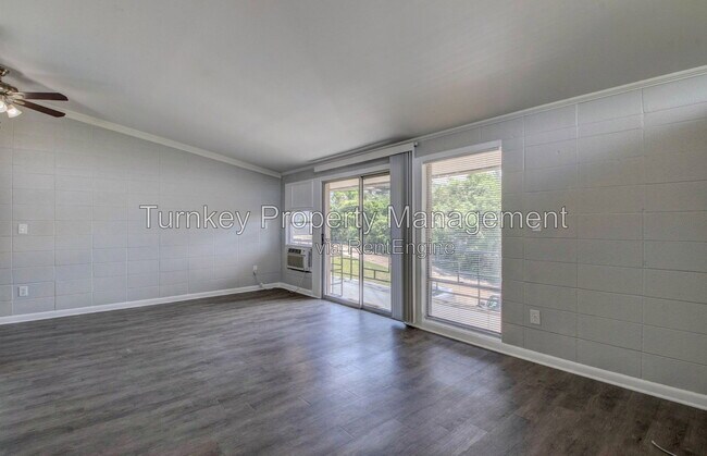 Foto del edificio - 4700 Lynn Ln
