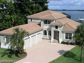 Building Photo - 4463 E Riverside Dr