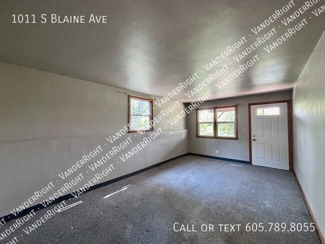 Building Photo - 1011 S Blaine Ave