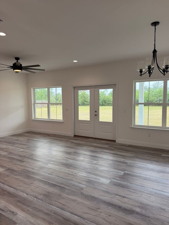 Building Photo - 913 Plantation Dr