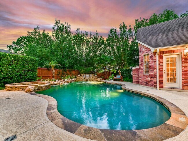 Building Photo - 5823 Santa Fe Springs Dr