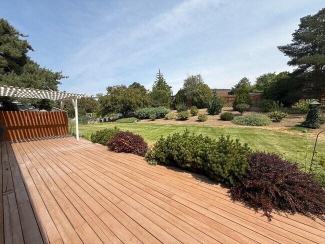 Foto del edificio - 1416 Scenic Dr