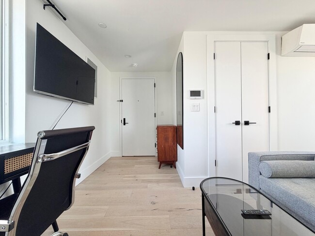 Foto del edificio - 485 Tompkins Ave