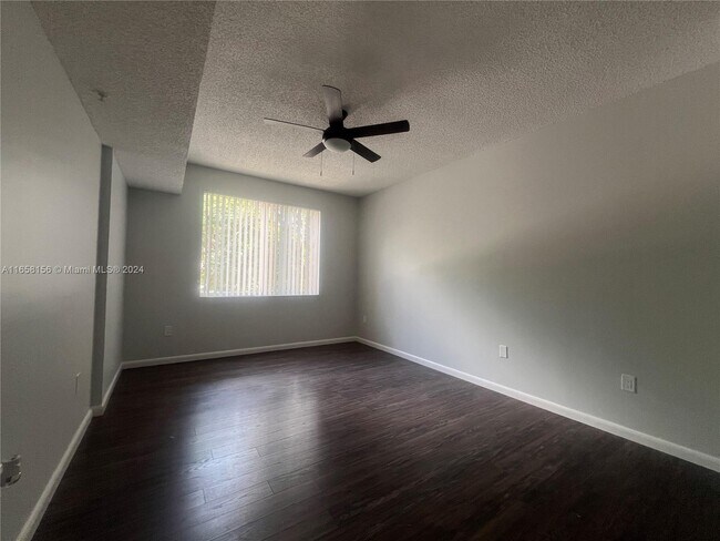 Building Photo - 6960 SW 39th St