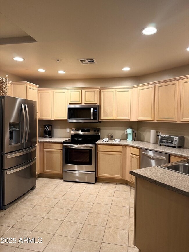 Building Photo - 5350 E Deer Valley Dr