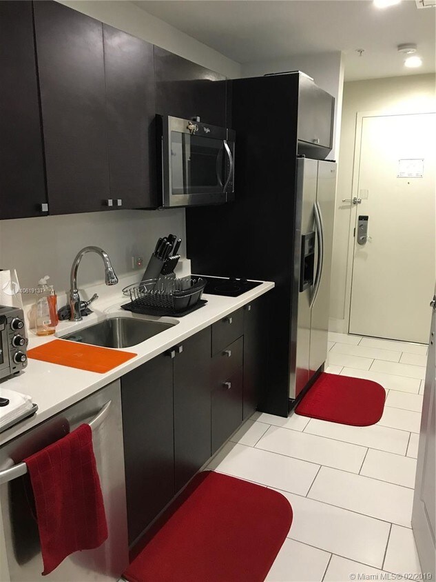 Foto principal - 5300 NW 87th Ave