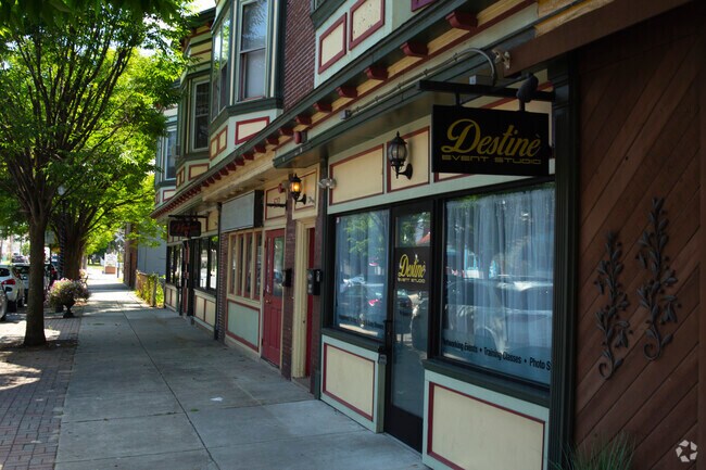 The Gloucester City features numerous places to dine and shop.