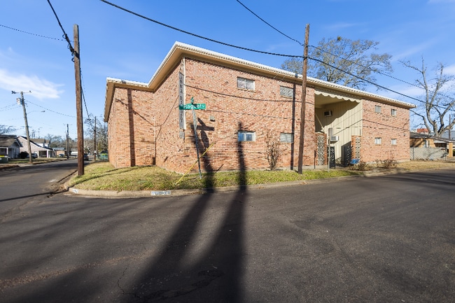 Building Photo - 901 Raguet St