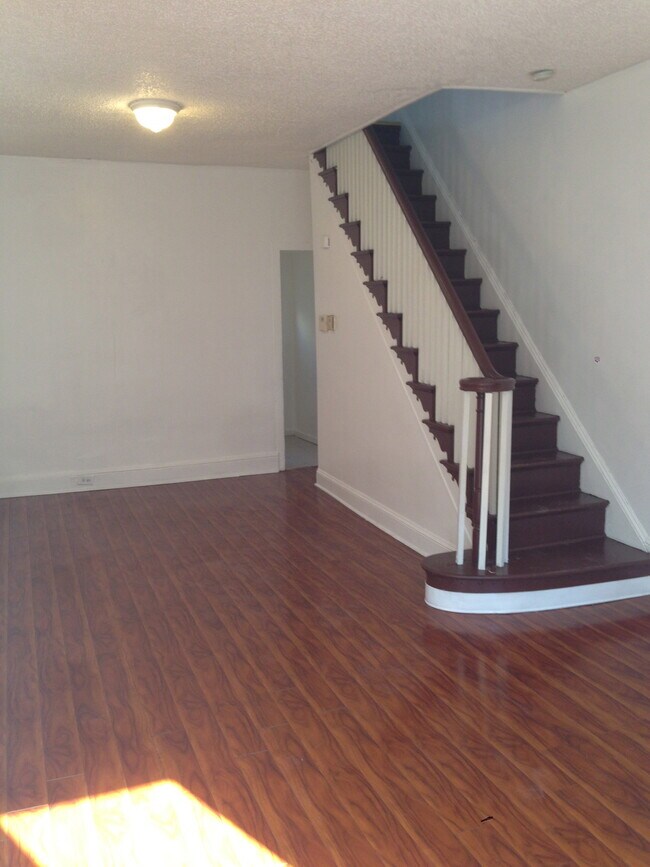 Building Photo - 1831 Sigel St