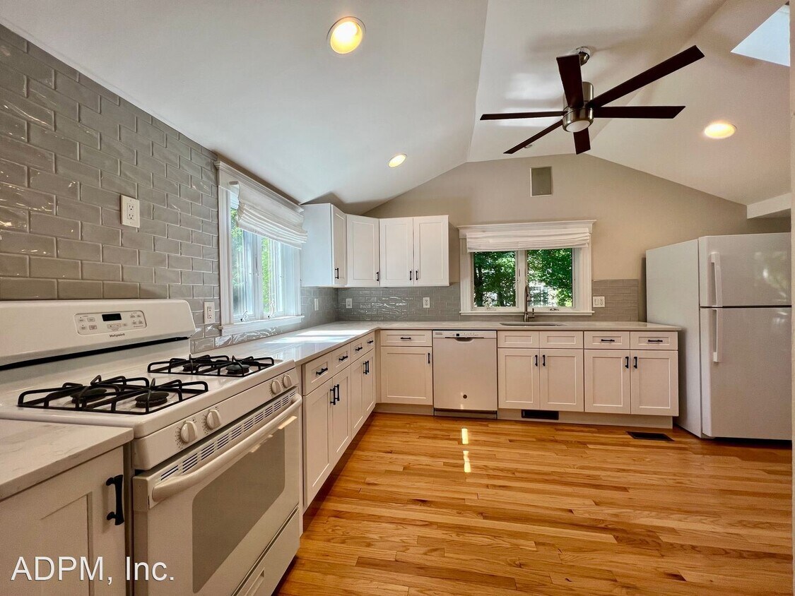 Foto principal - 4 br, 2 bath House - 163 Bedford Road