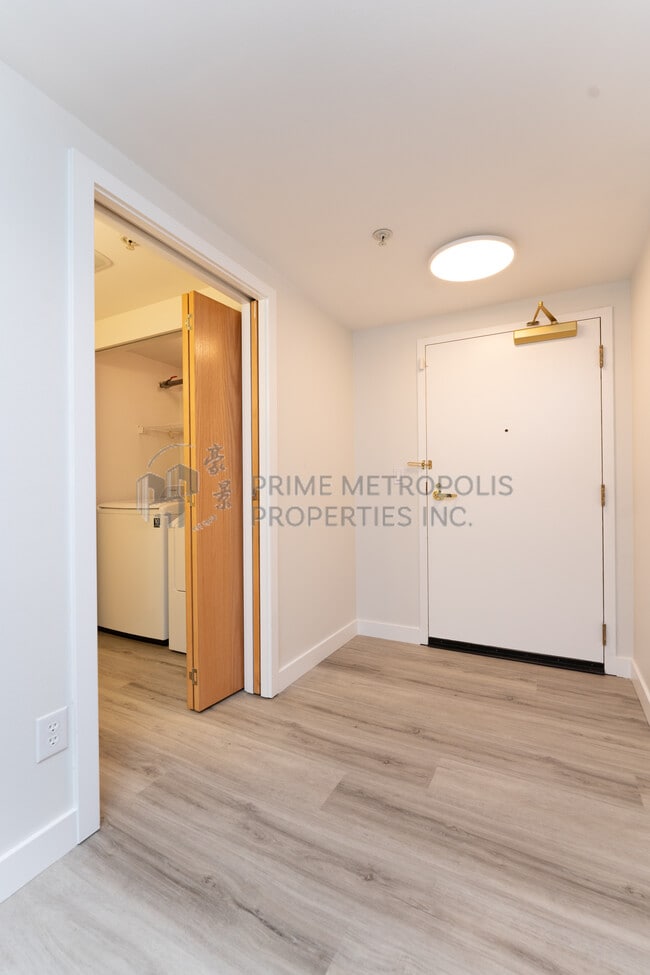 Building Photo - 1515 E Yesler Wy
