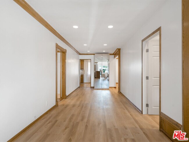 Foto del edificio - 4151 W 132nd St