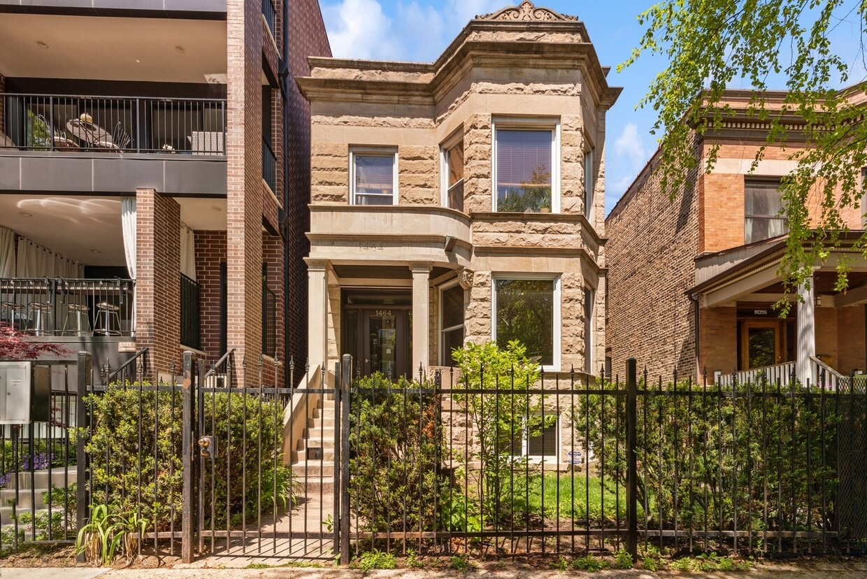 Primary Photo - 1464 W Winona St
