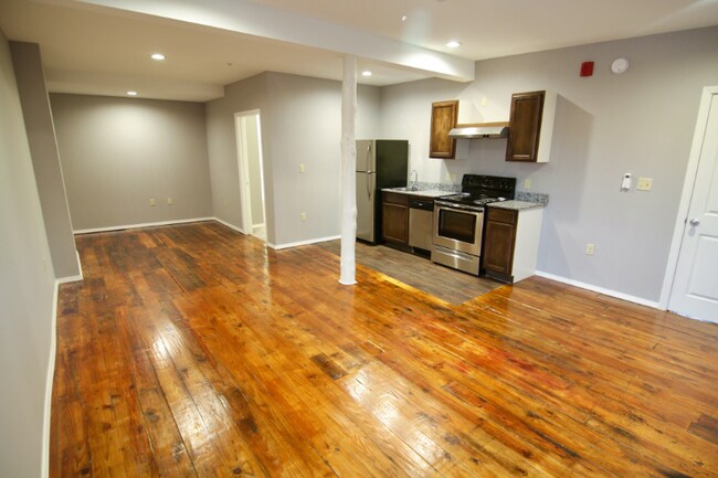 Foto del edificio - 1306 E 11th St