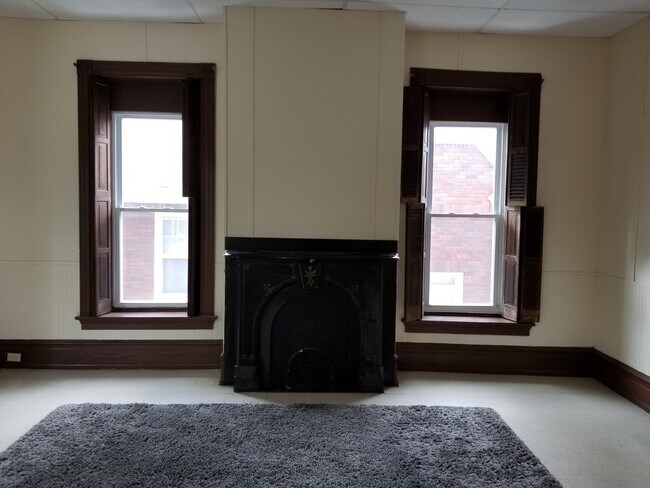 Sala de estar - Unidad 3 - 205 W Church St