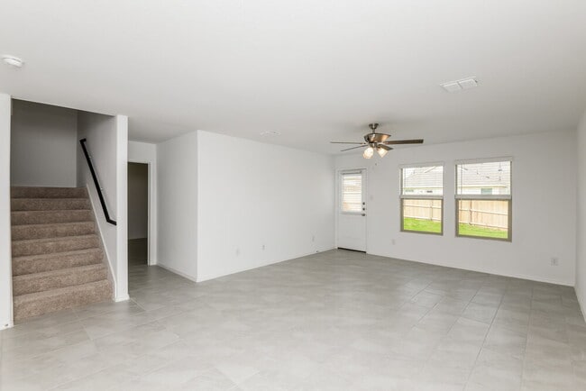 Foto del edificio - 8400 Holw Bnd St
