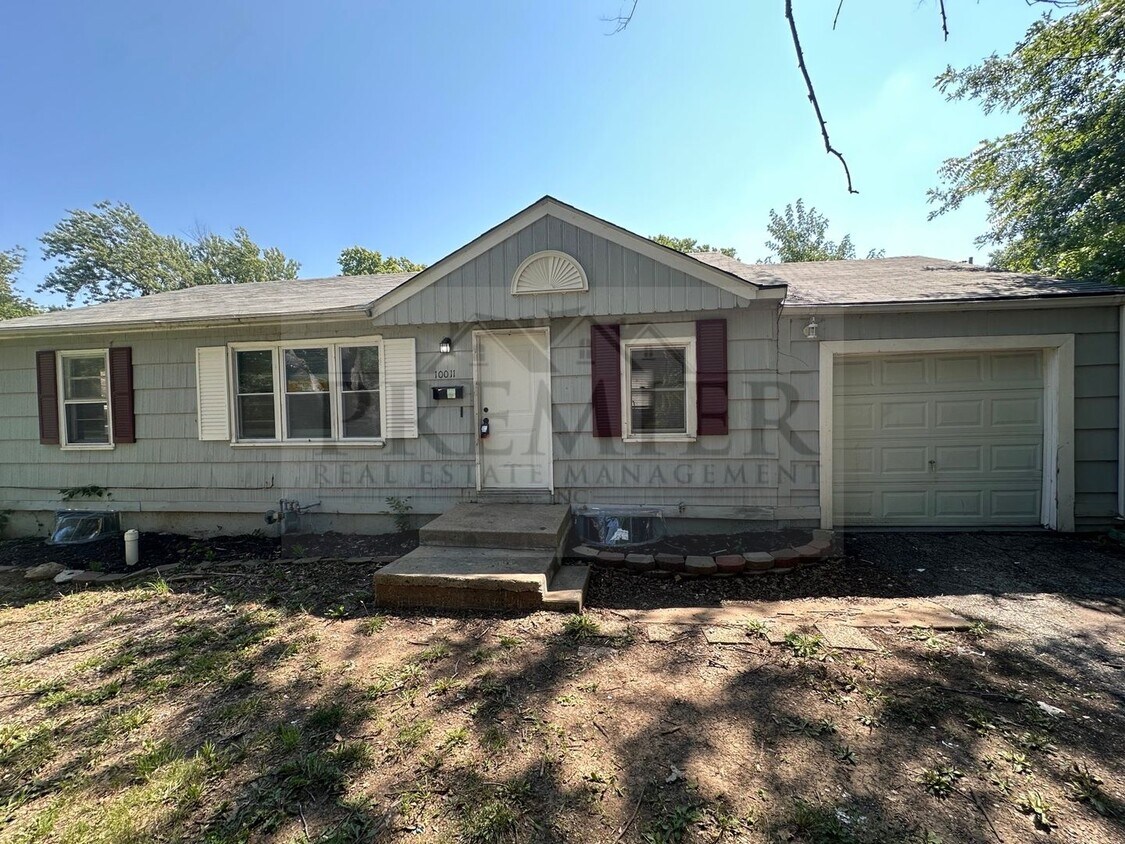 Foto principal - 10011 Bellaire Ave
