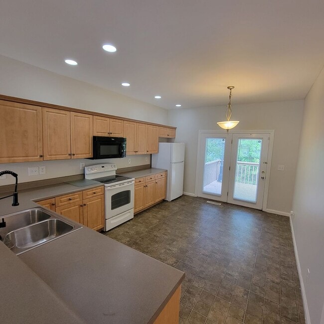 Building Photo - 3 Bedroom, 2 Bathroom Rental With Garage