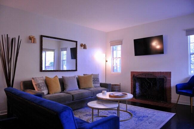 A visual of living room furnished - 4927 Forman Ave