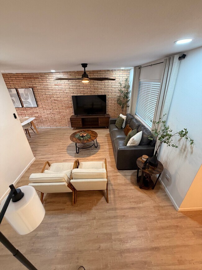 Foto del edificio - 1600 W Nolana Ave