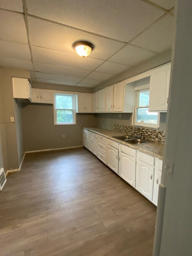 Foto del edificio - Section 8 Welcomed! Charming 3-bedroom hom...