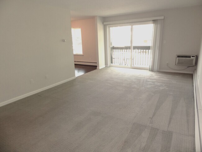 Building Photo - 545 Vincellette St