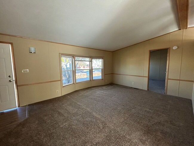 Building Photo - 3 Bedroom / 2 Bath Home in SE Redmond